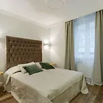 Private Apartment *